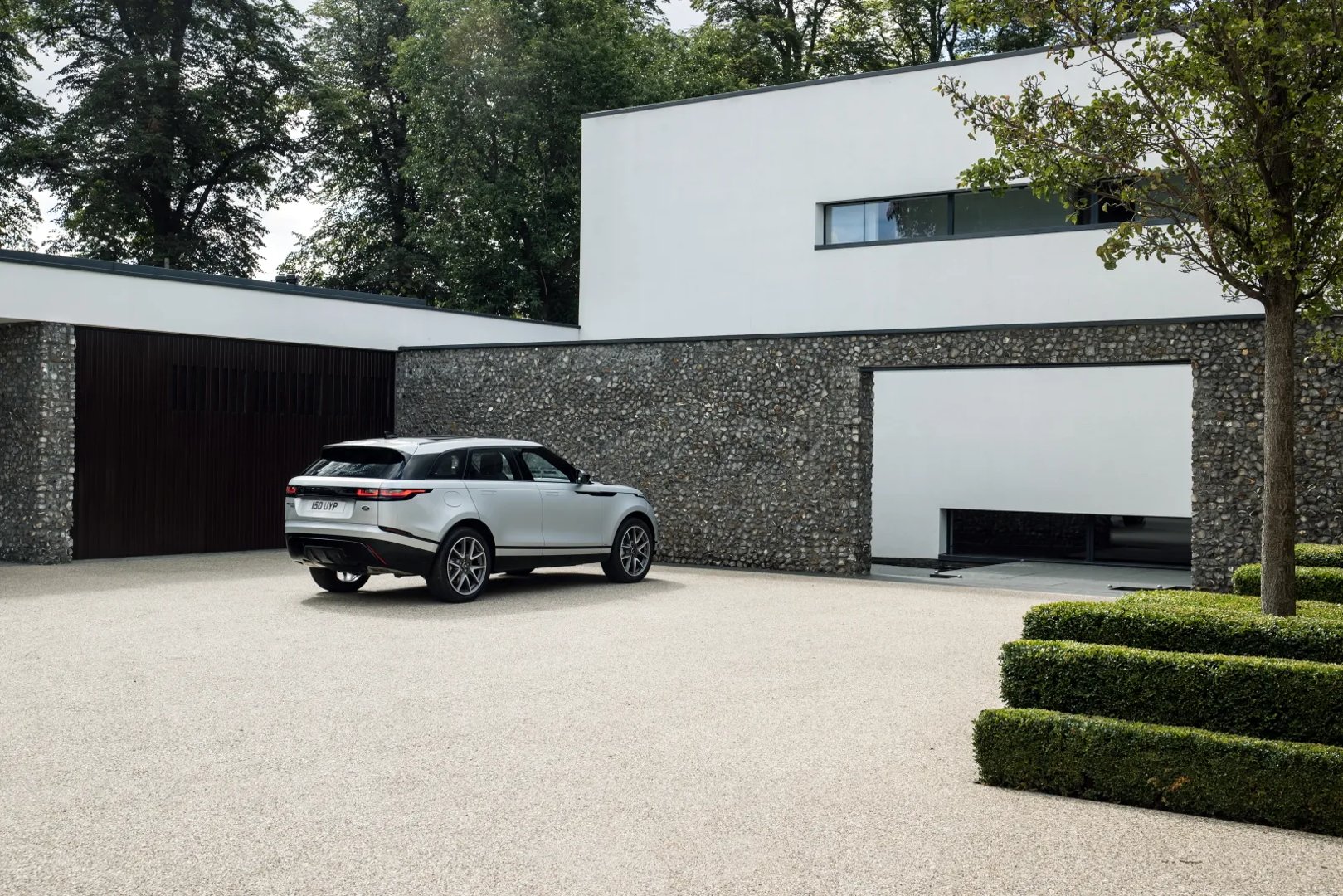 Land Rover_Range_Rover_Velar_1_generation__SUV_5-doors__4.jpg