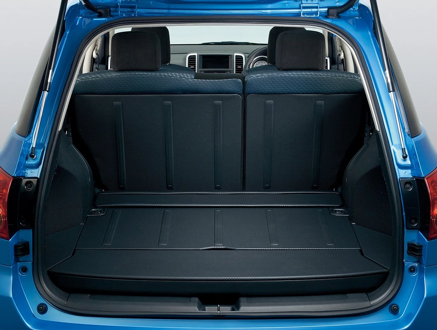 Nissan_Wingroad_3_generation__Estate_5-door__7.jpg