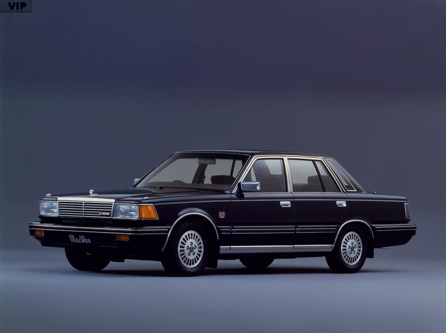 Nissan_Gloria_7_generation__Sedan__4.jpg