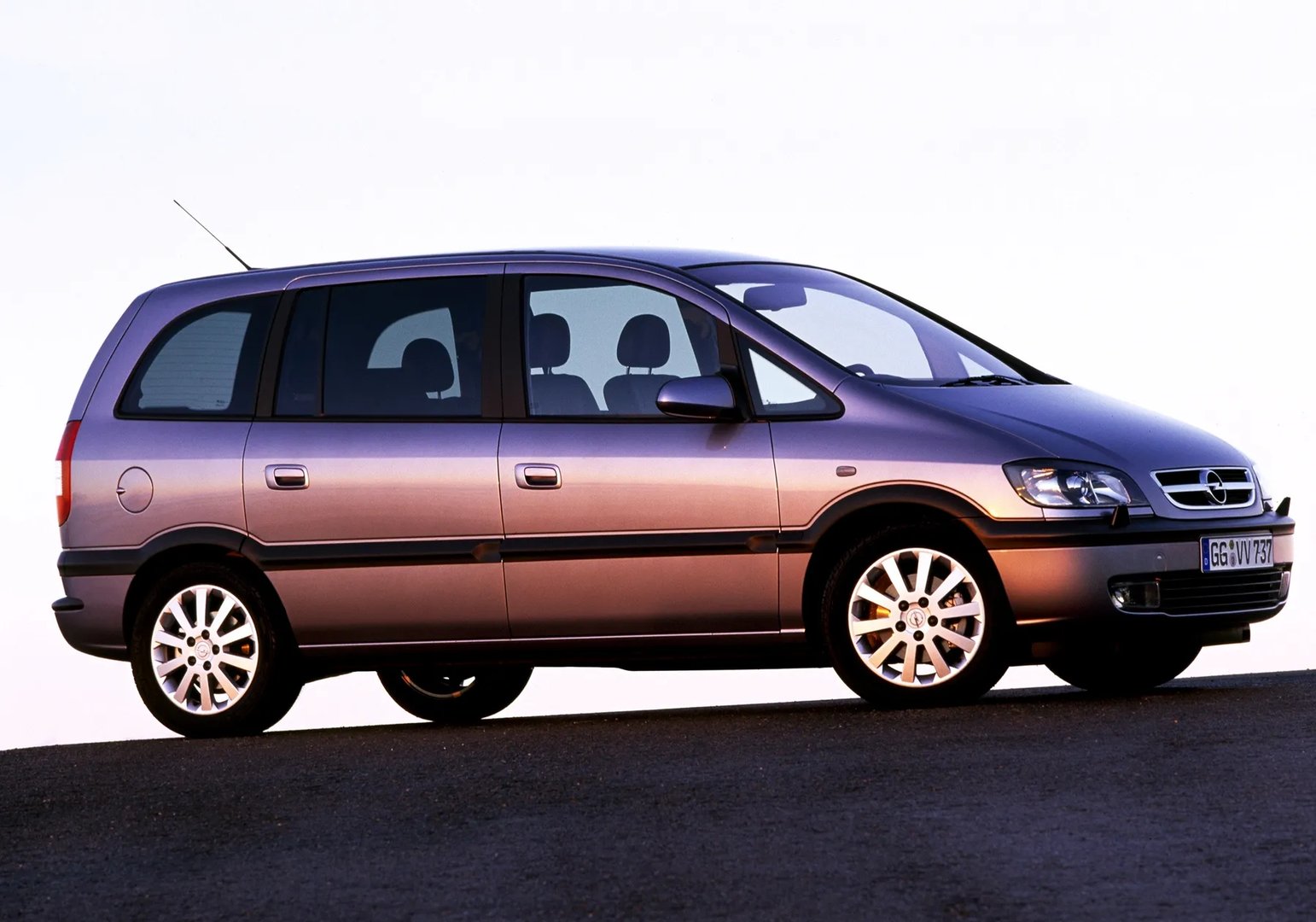 Opel_Zafira_1_generation_restyling__Compact_Van__4.jpg
