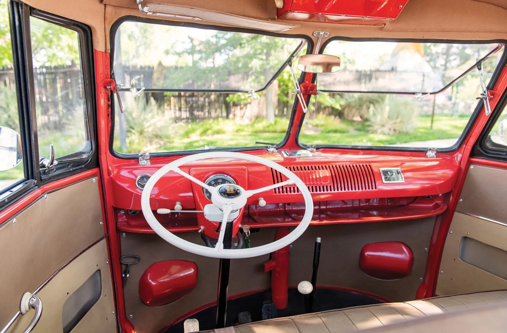 Volkswagen_Transporter_1_generation__Minivan__8.jpg