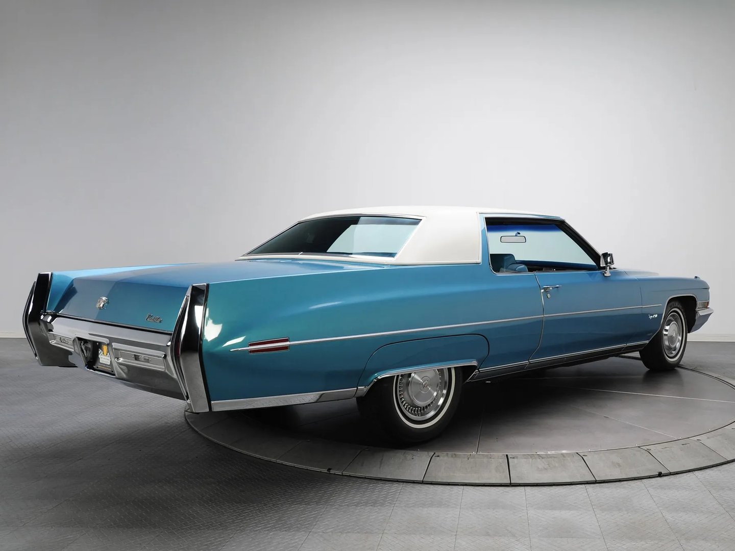 Cadillac_DeVille_4_generation__Coupe__9.jpg