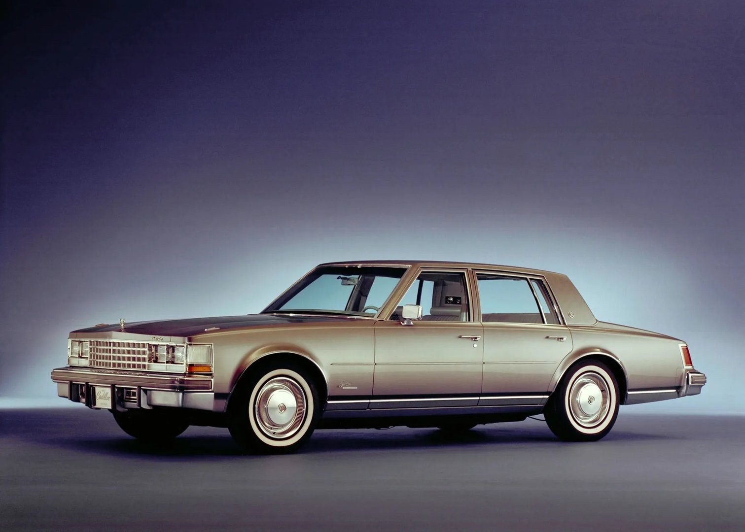 Cadillac_Seville_1_generation__Sedan__8.jpg