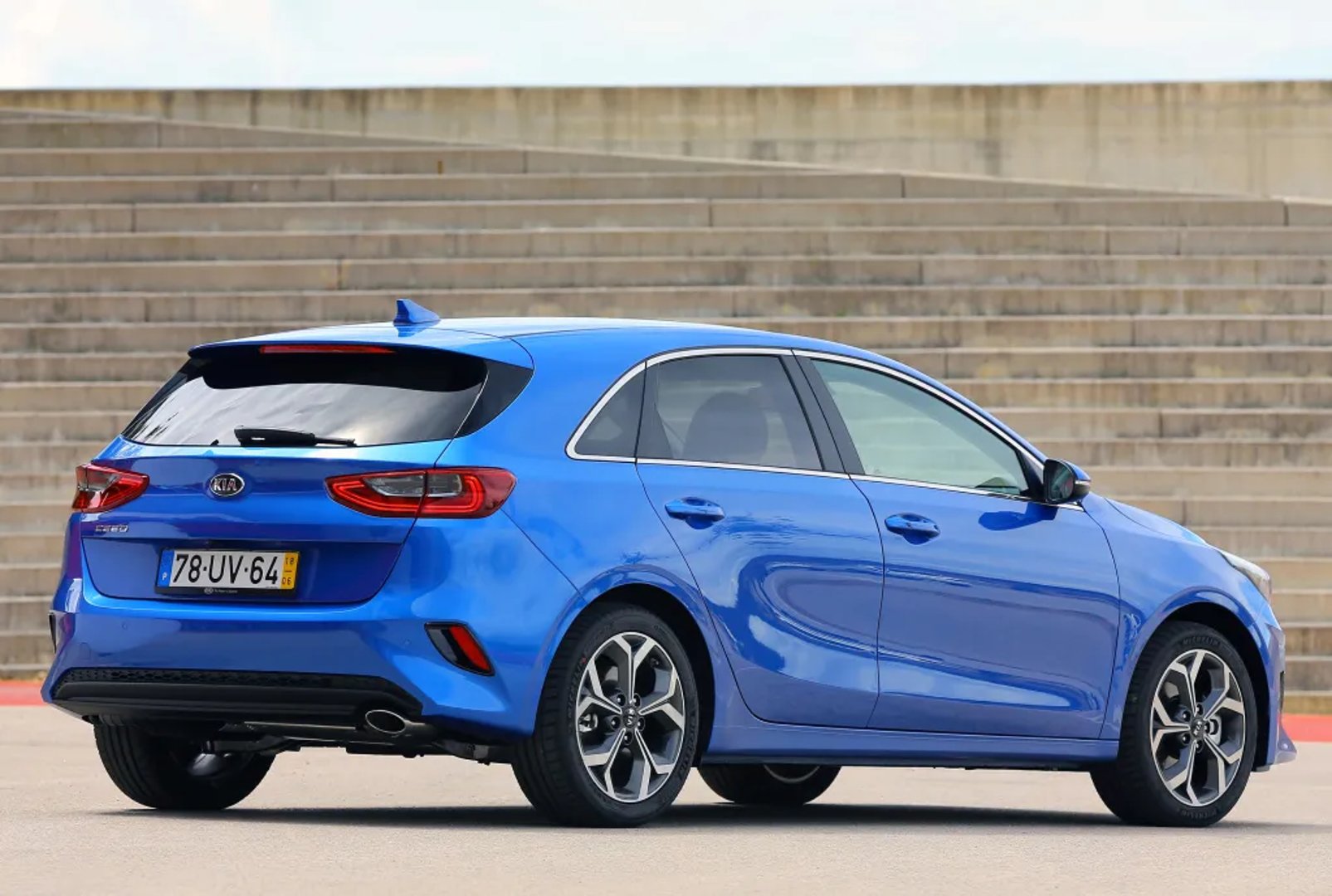 Kia_Ceed_3_generation__Hatchback_5-door__9.jpg