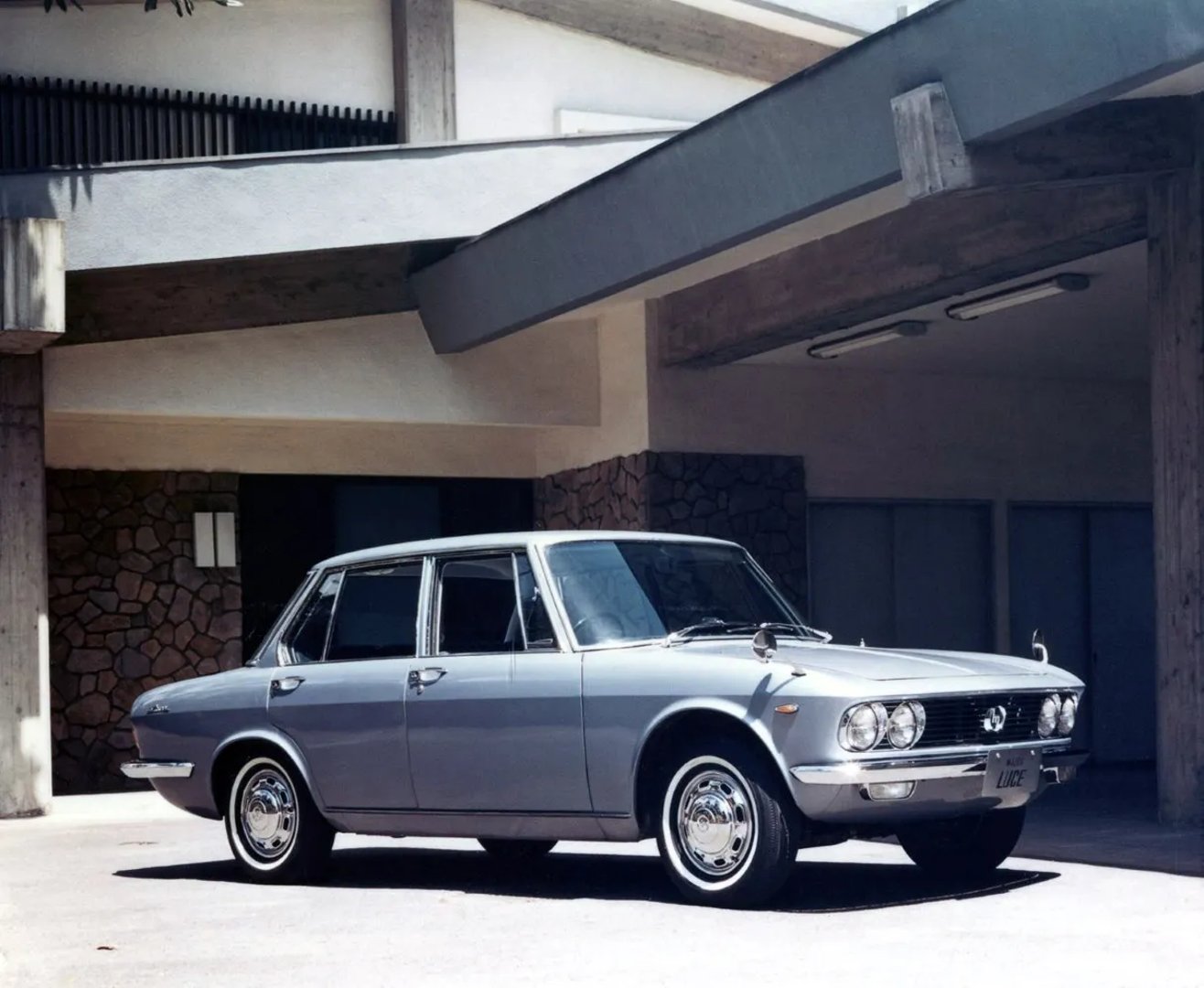 Mazda_Luce_1_generation__Sedan__3.jpg