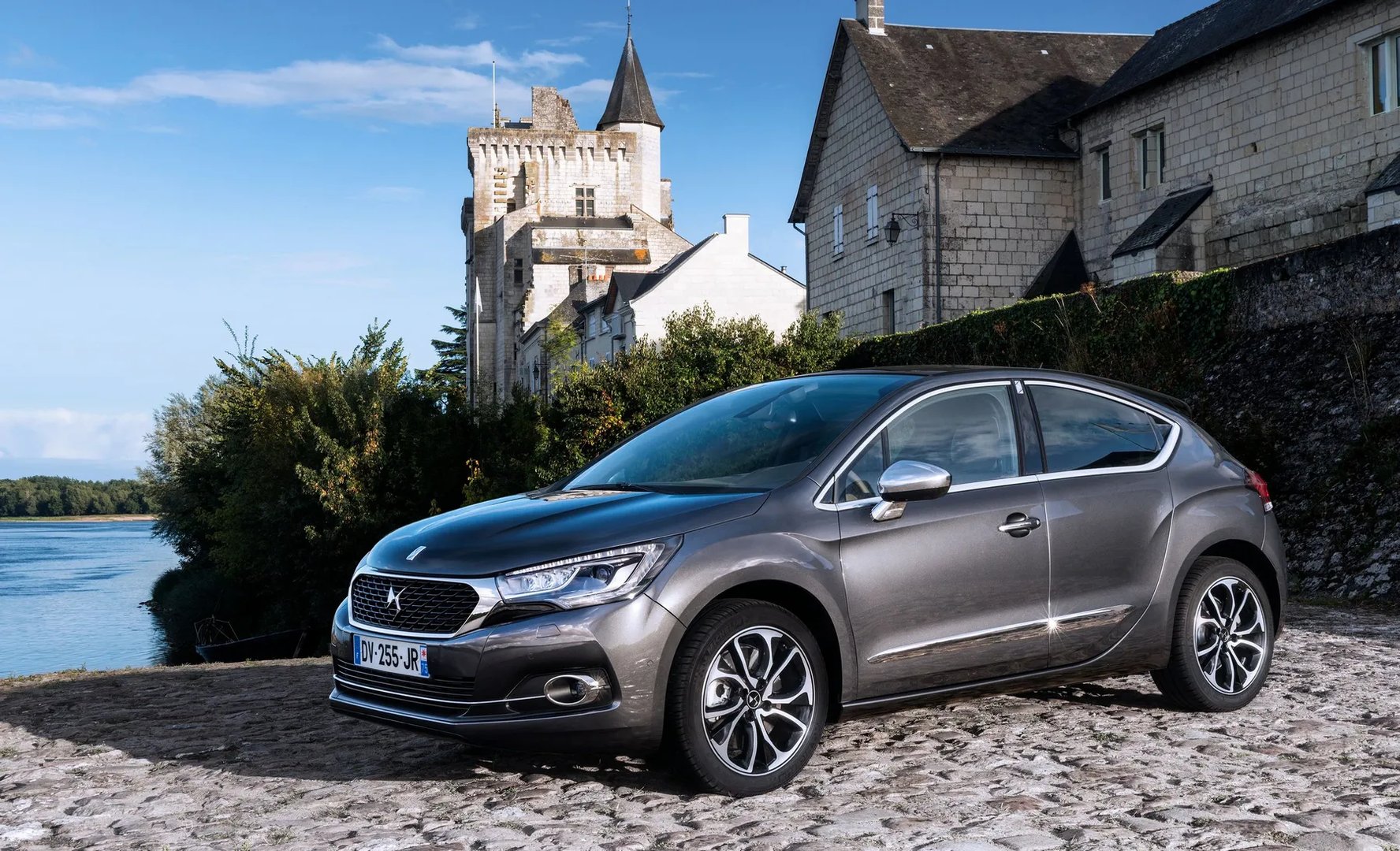 1 generation, restyling 