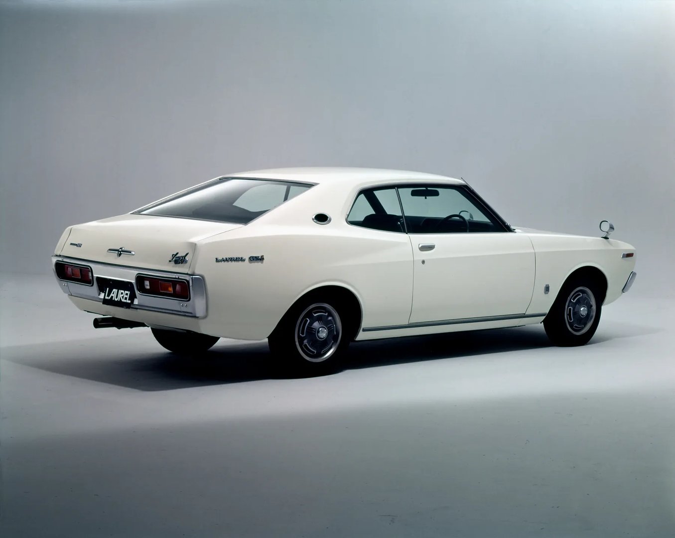 Nissan_Laurel_2_generation__Coupe__1.jpg