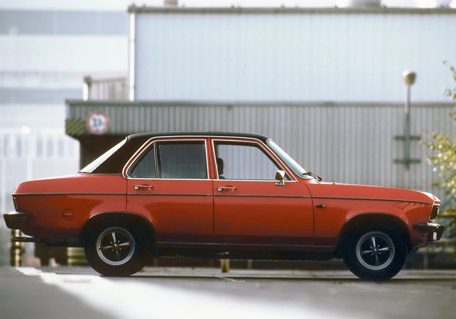 Opel_Ascona_1_generation__Sedan__7.jpg
