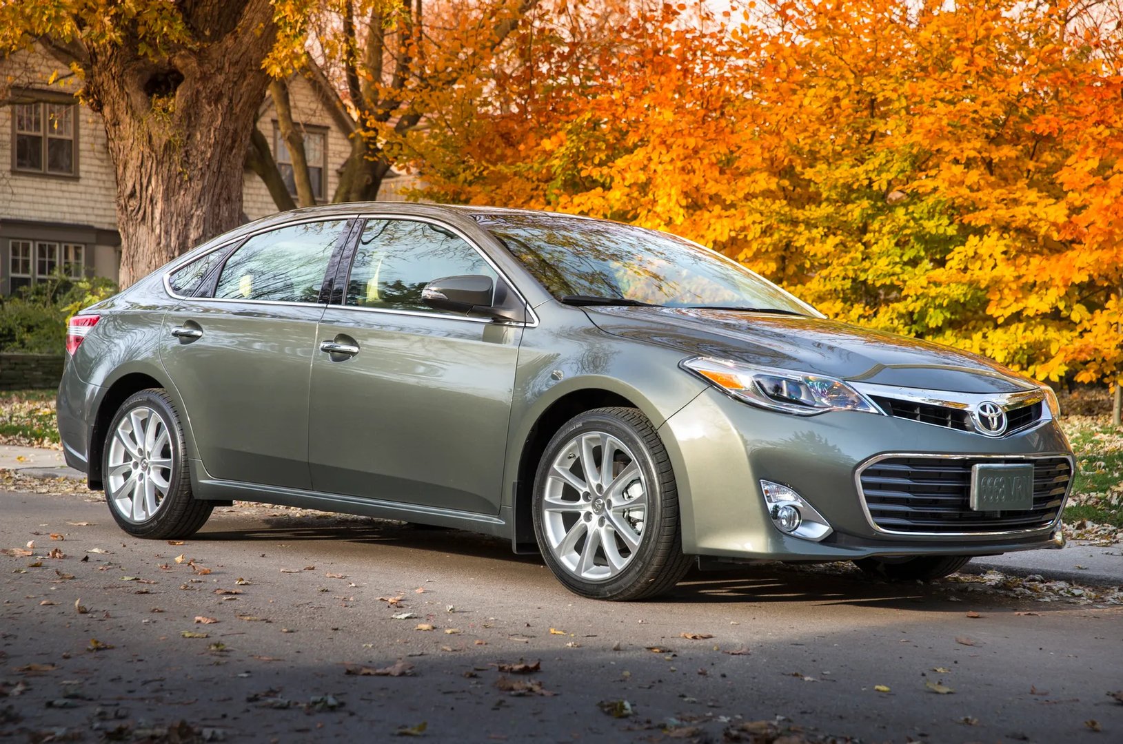 Toyota_Avalon_4_generation__Sedan__10.jpg