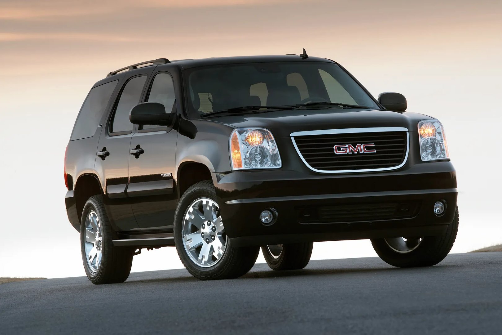 GMC_Yukon_3_generation__SUV_5-doors__8.jpg