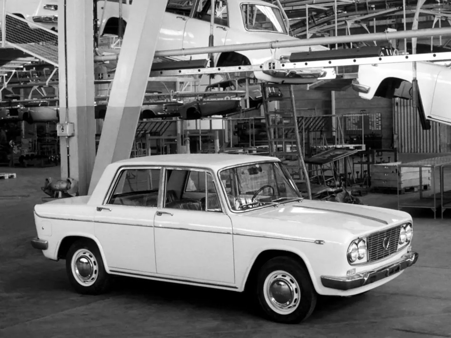 Lancia_Fulvia_1_generation__Sedan__5.jpg