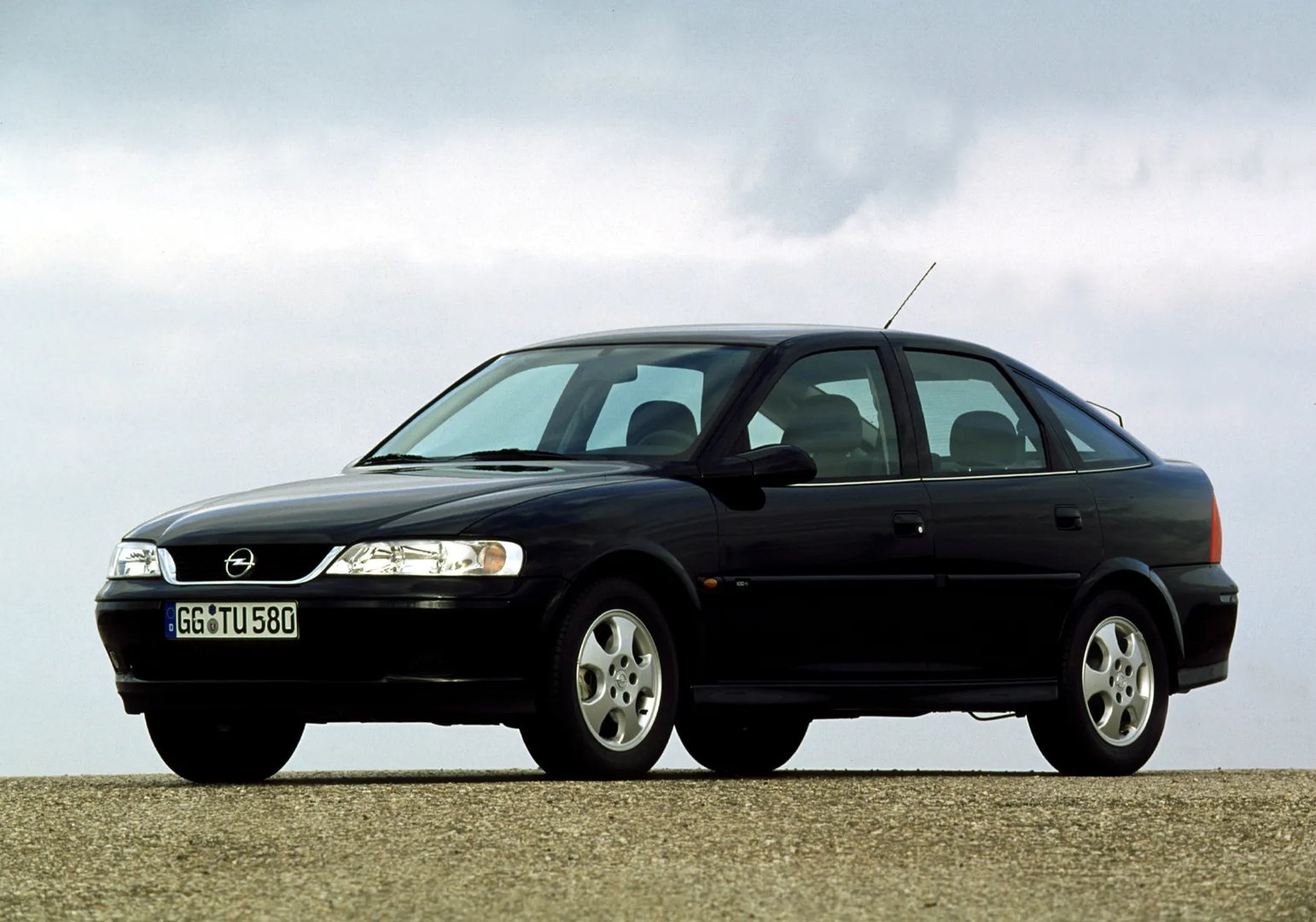 Opel_Vectra_2_generation_restyling__Liftback__4.jpg