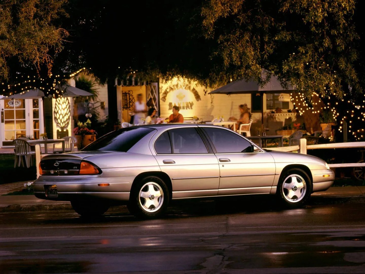 Chevrolet_Lumina_1_generation__Sedan__10.jpg