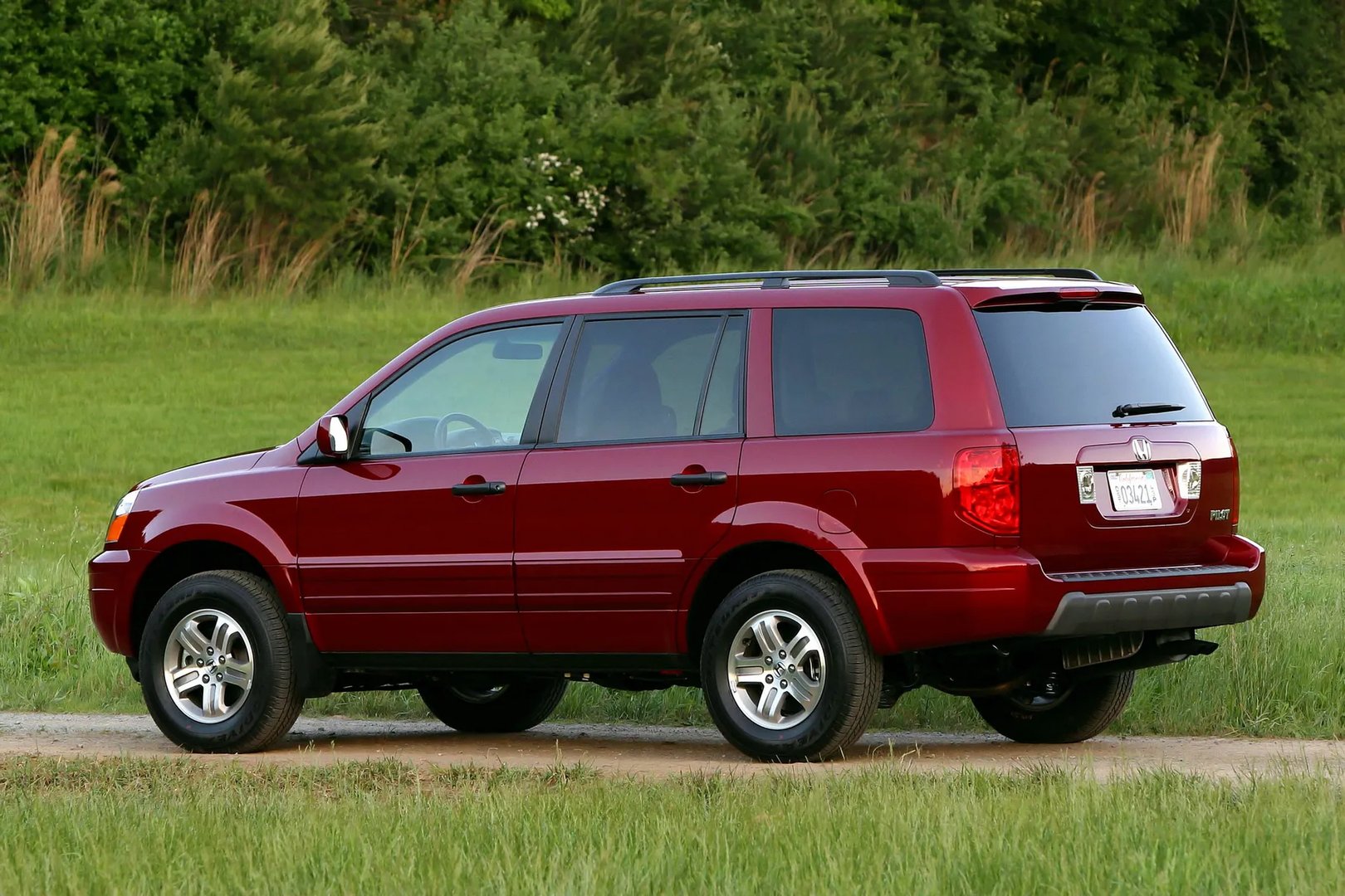 Honda_Pilot_1_generation__SUV_5-doors__2.jpg