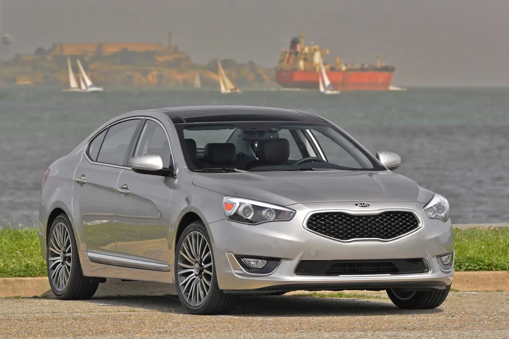 Kia_Cadenza_1_generation_restyling__Sedan__1.jpg