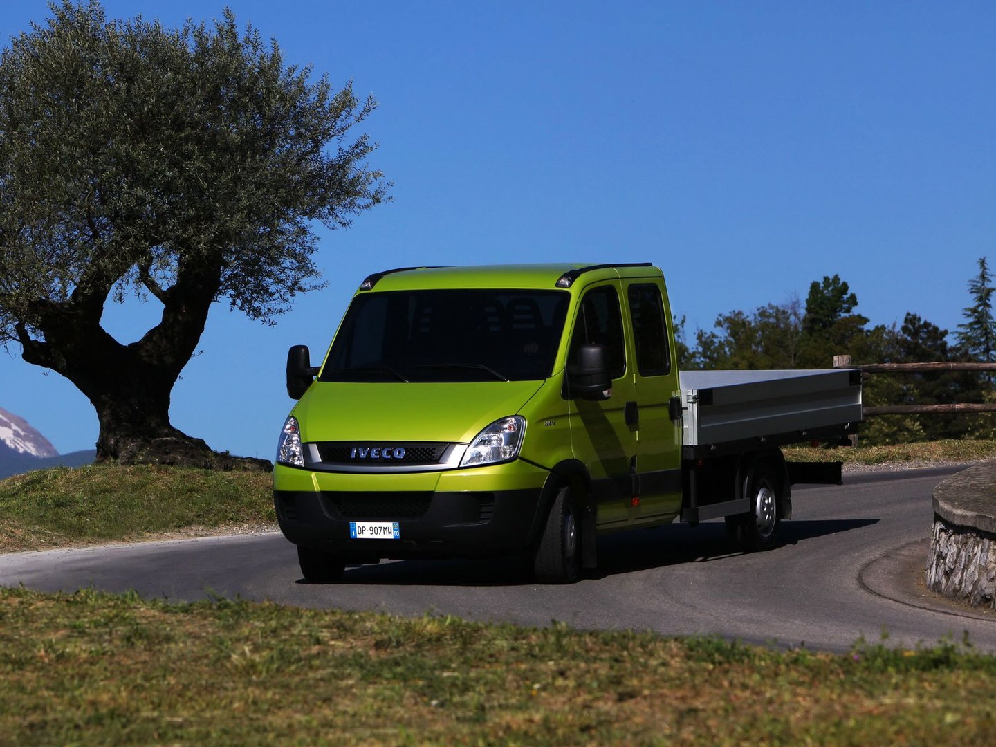 iveco_Daily_2_generation_restyling_1__Pickup_double-cab__8.jpg