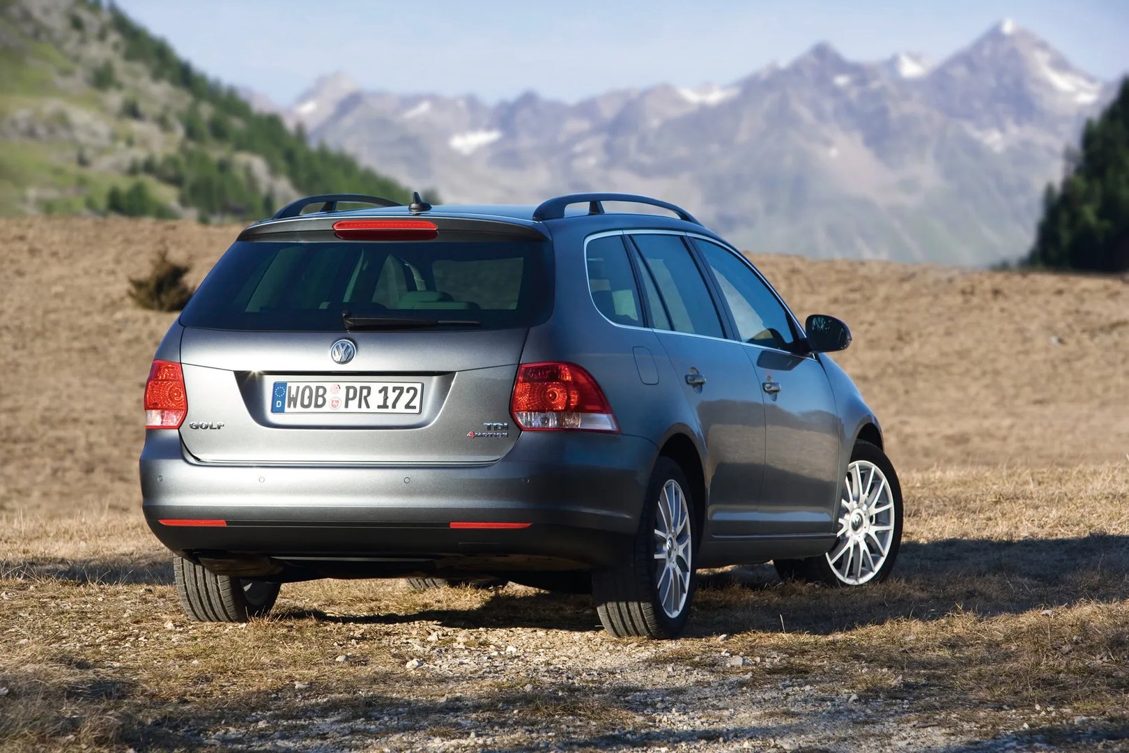 Volkswagen_Golf_5_generation__Estate_5-door__10.jpg