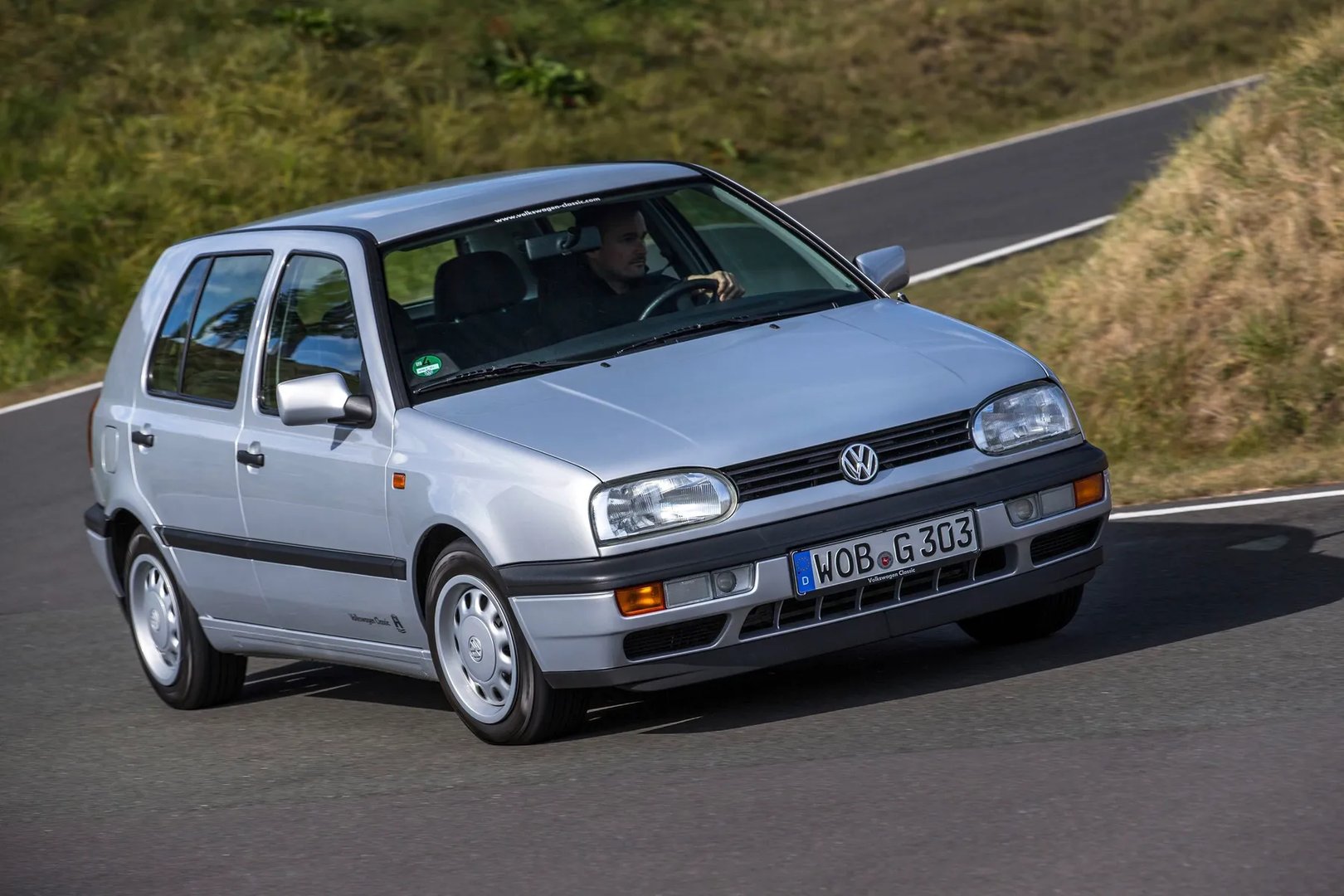 Volkswagen_Golf_3_generation__Hatchback_5-door__12.jpg