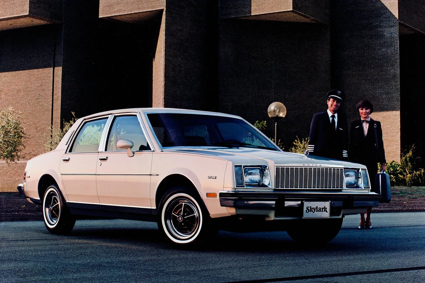 Buick_Skylark_5_generation__Sedan__3.jpg