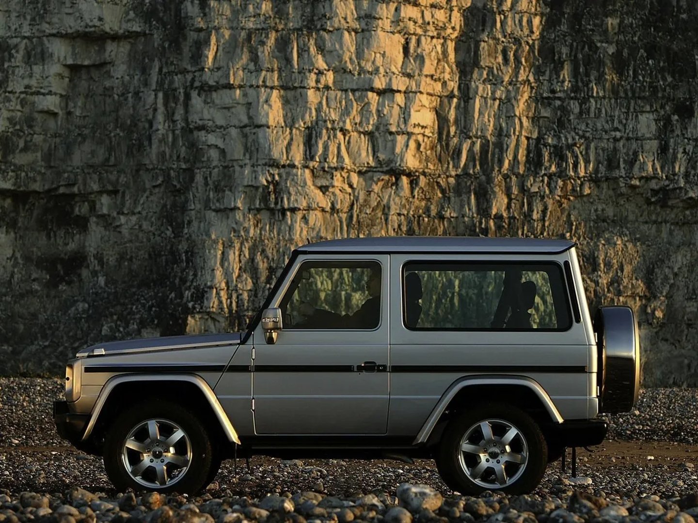 Mercedes_G-Class_2_generation_restyling_4__SUV_3-doors__1.jpg