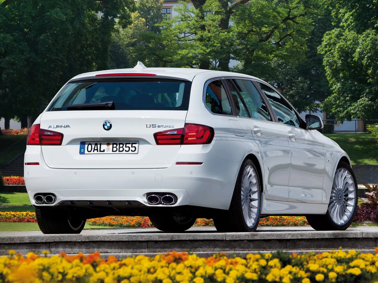 Alpina_B5_2_generation__Estate_5-door__5.jpg
