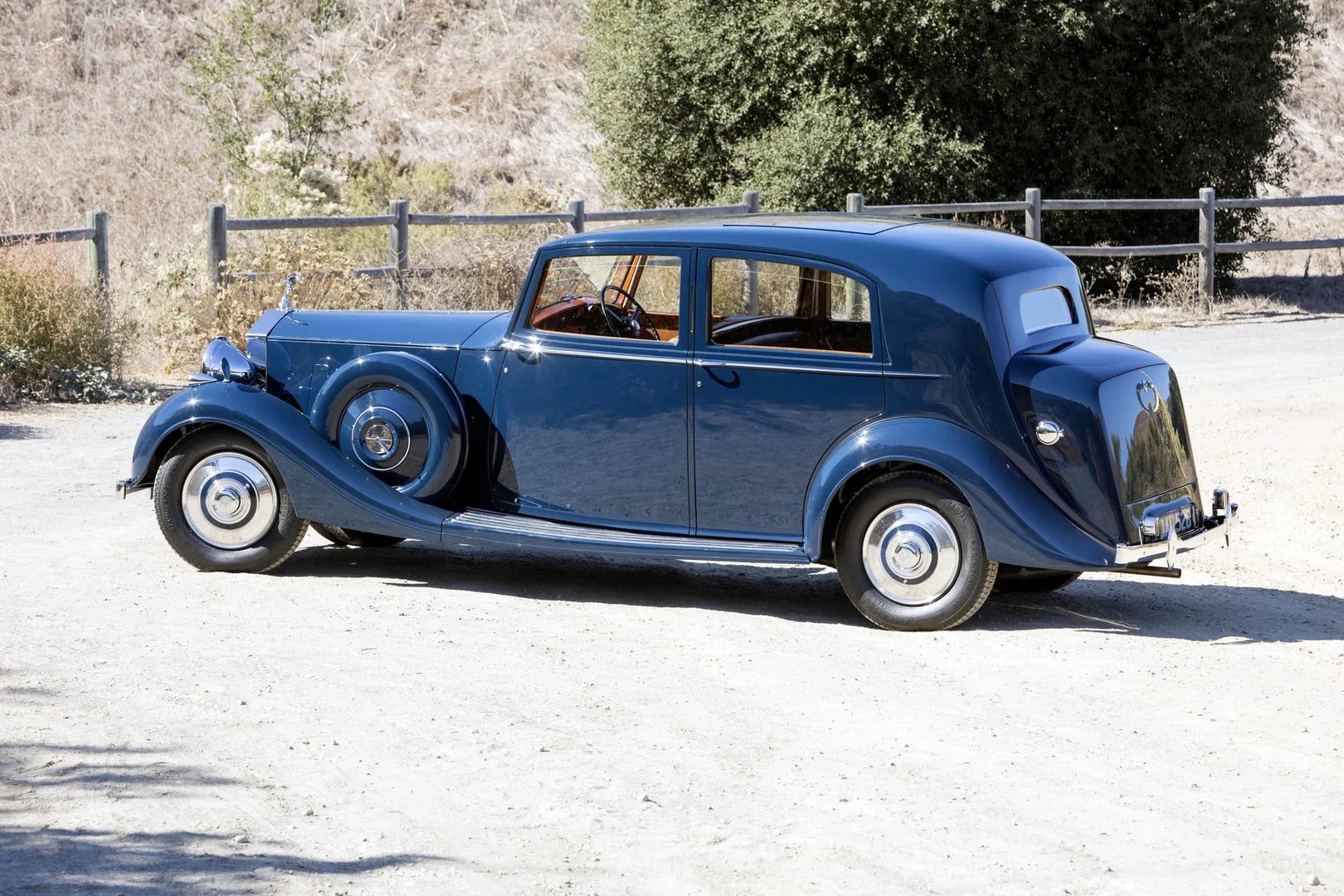 Rolls-Royce_Wraith_1_generation__Sedan__4.jpg