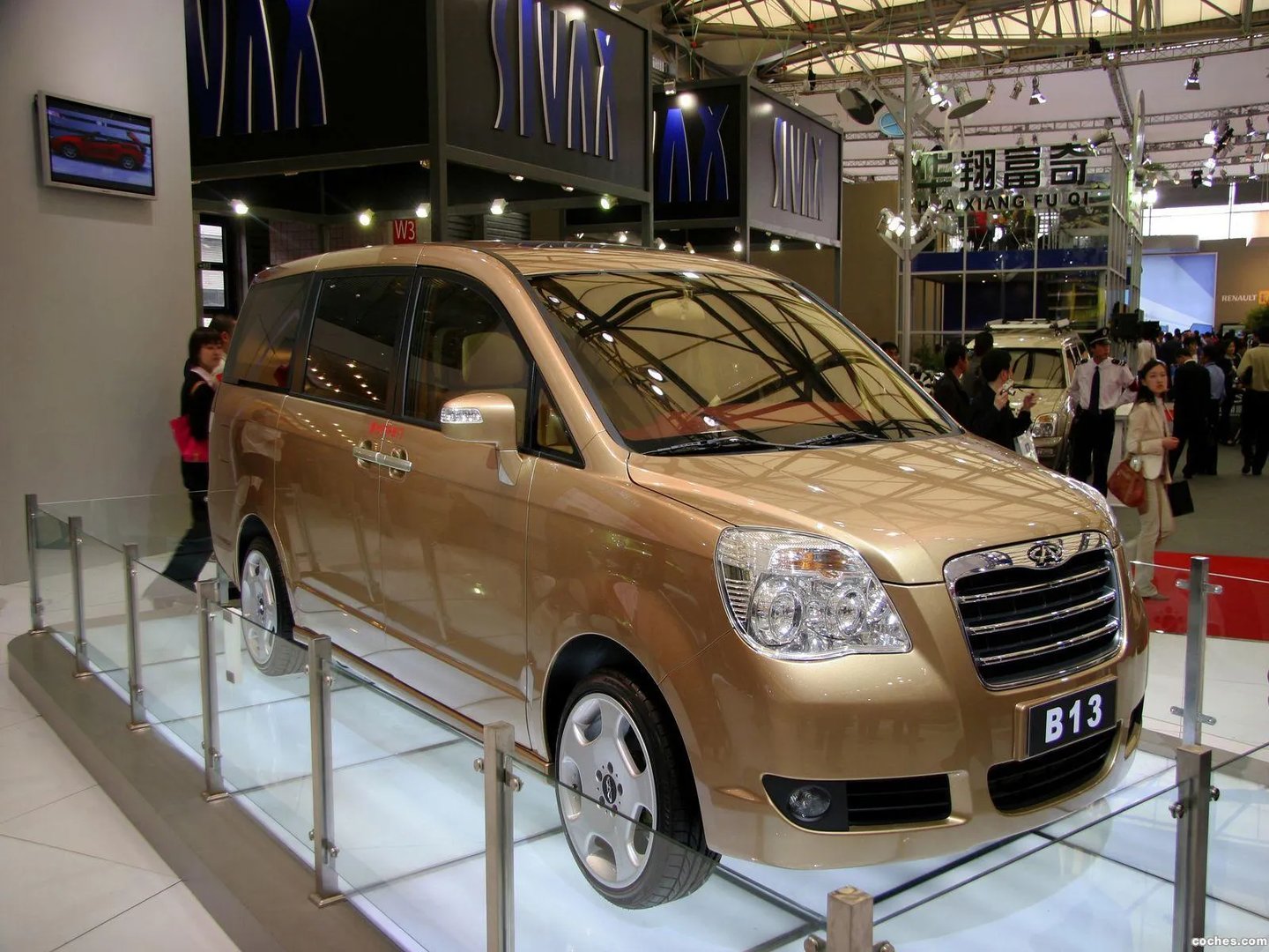 Chery_B13_1_generation__Minivan__2.jpg