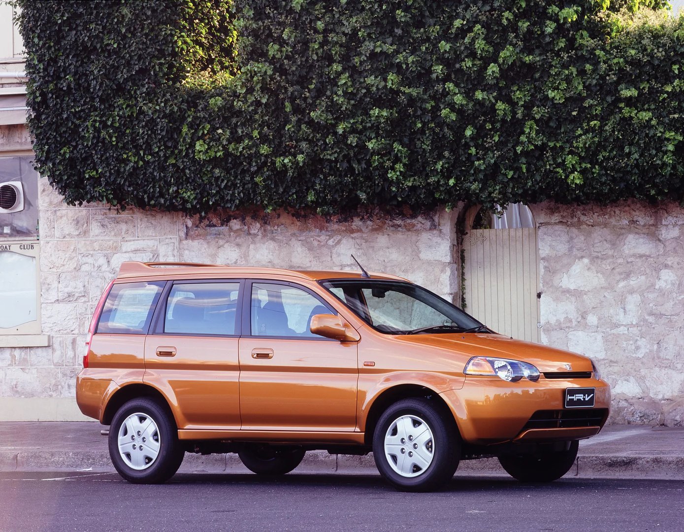Honda_HR-V_1_generation__SUV_5-doors__2.jpg