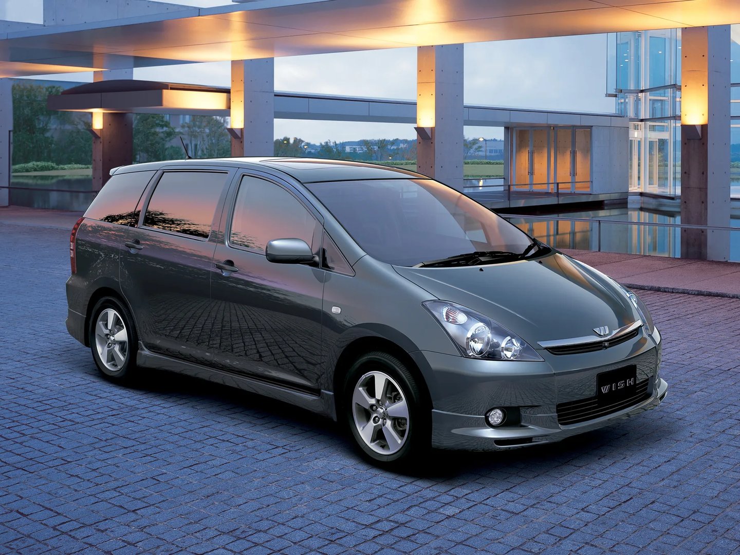 Toyota_Wish_1_generation__Compact_Van__6.jpg