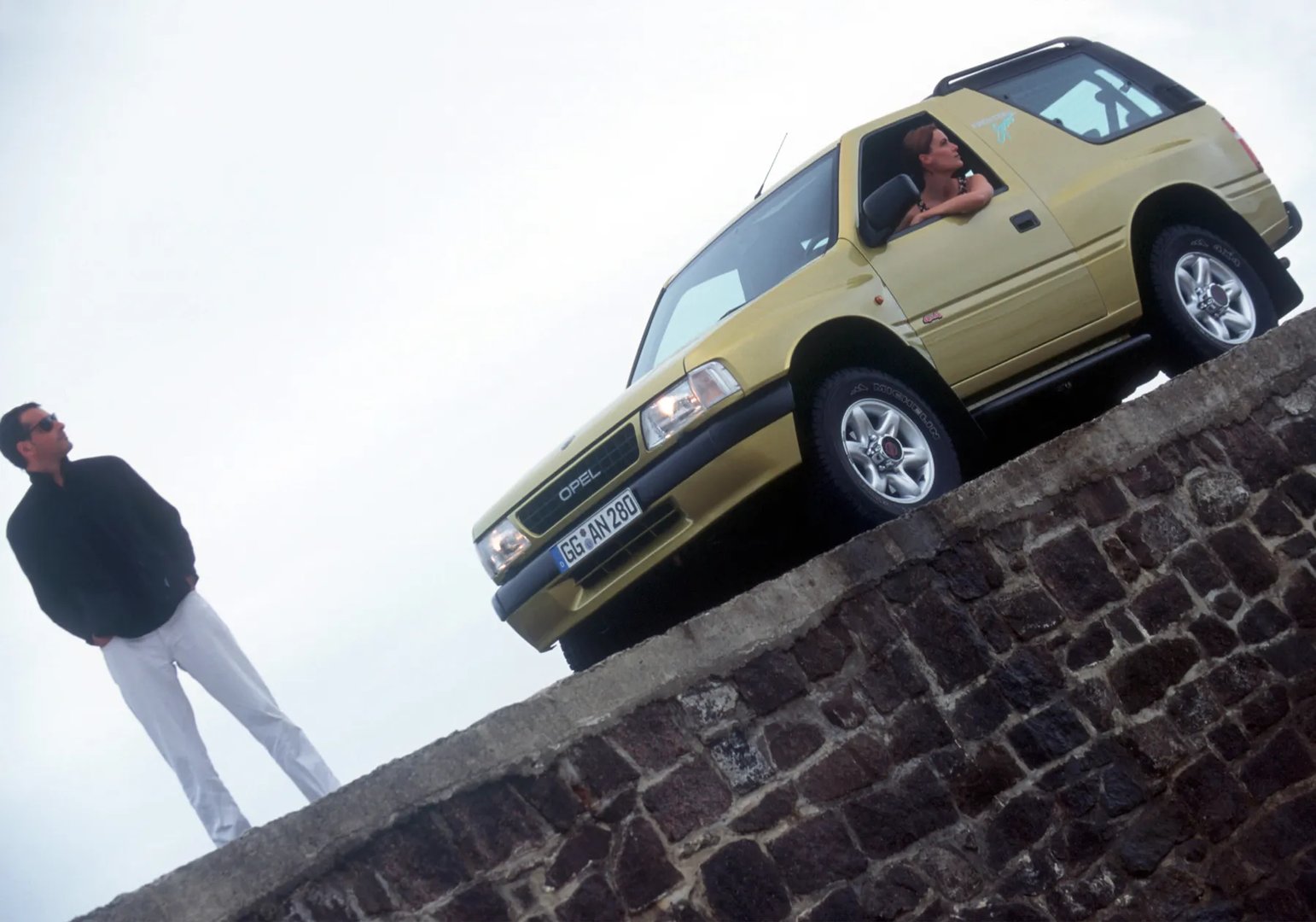 Opel_Frontera_1_generation__SUV_3-doors__11.jpg
