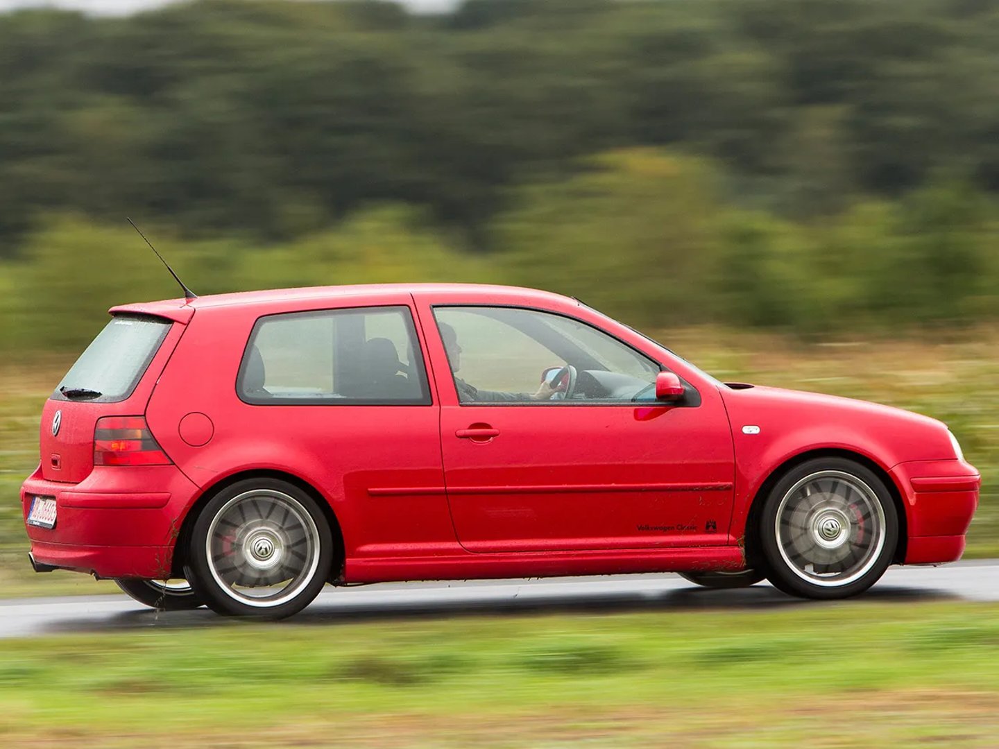 Volkswagen_Golf_GTI_4_generation__Hatchback_3-door__1.jpg