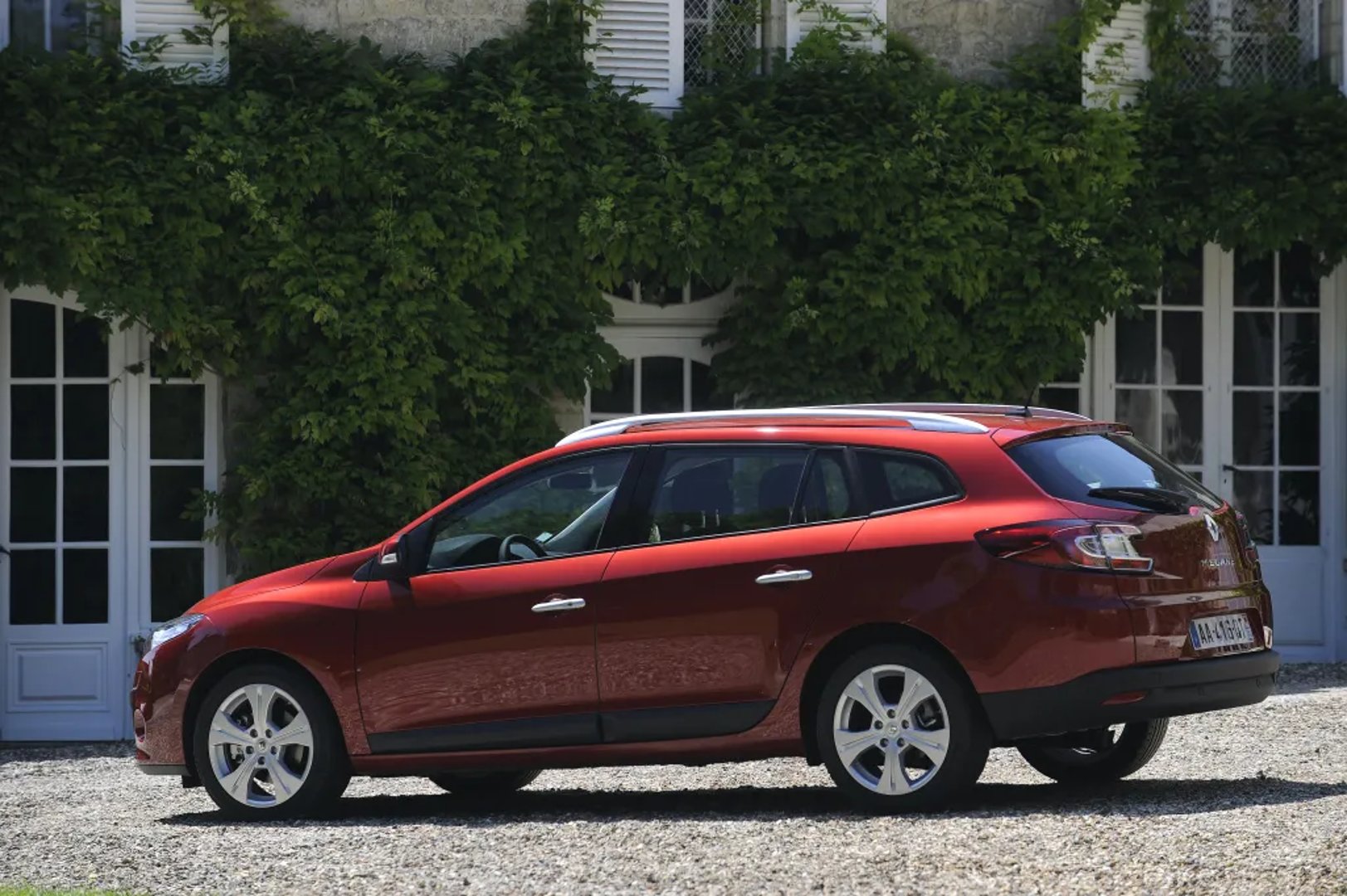Renault_Megane_3_generation__Estate_5-door__12.jpg