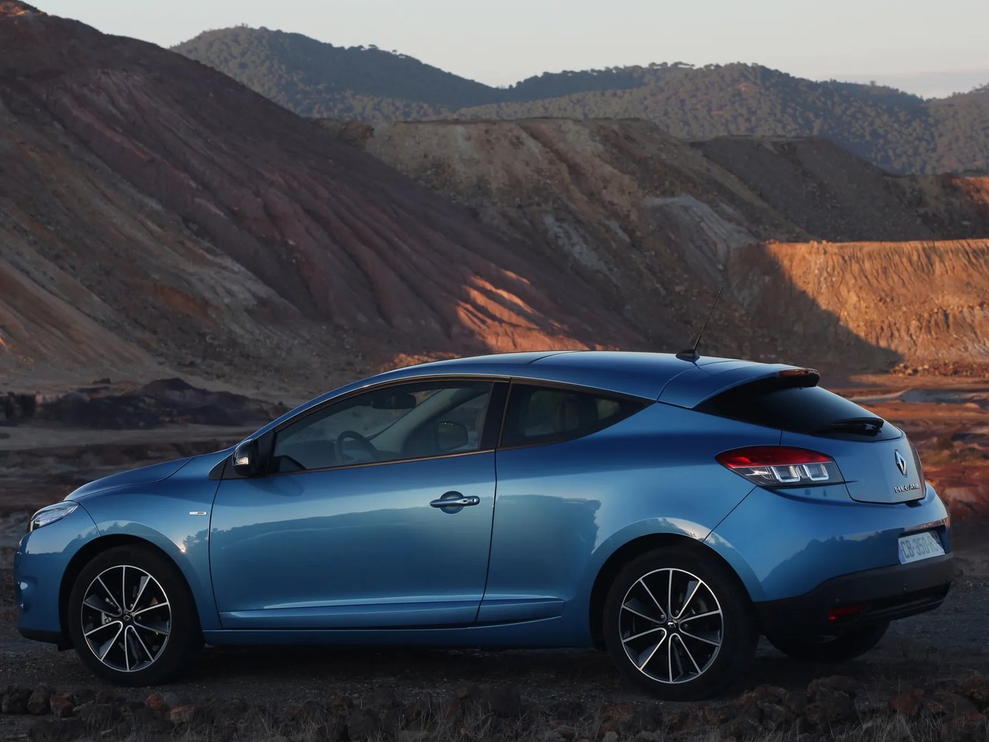 Renault_Megane_3_generation_restyling__Hatchback_3-door__5.jpg