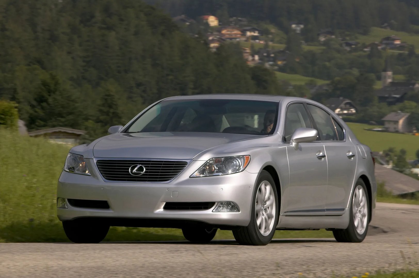 Lexus_LS_4_generation__Sedan__11.jpg