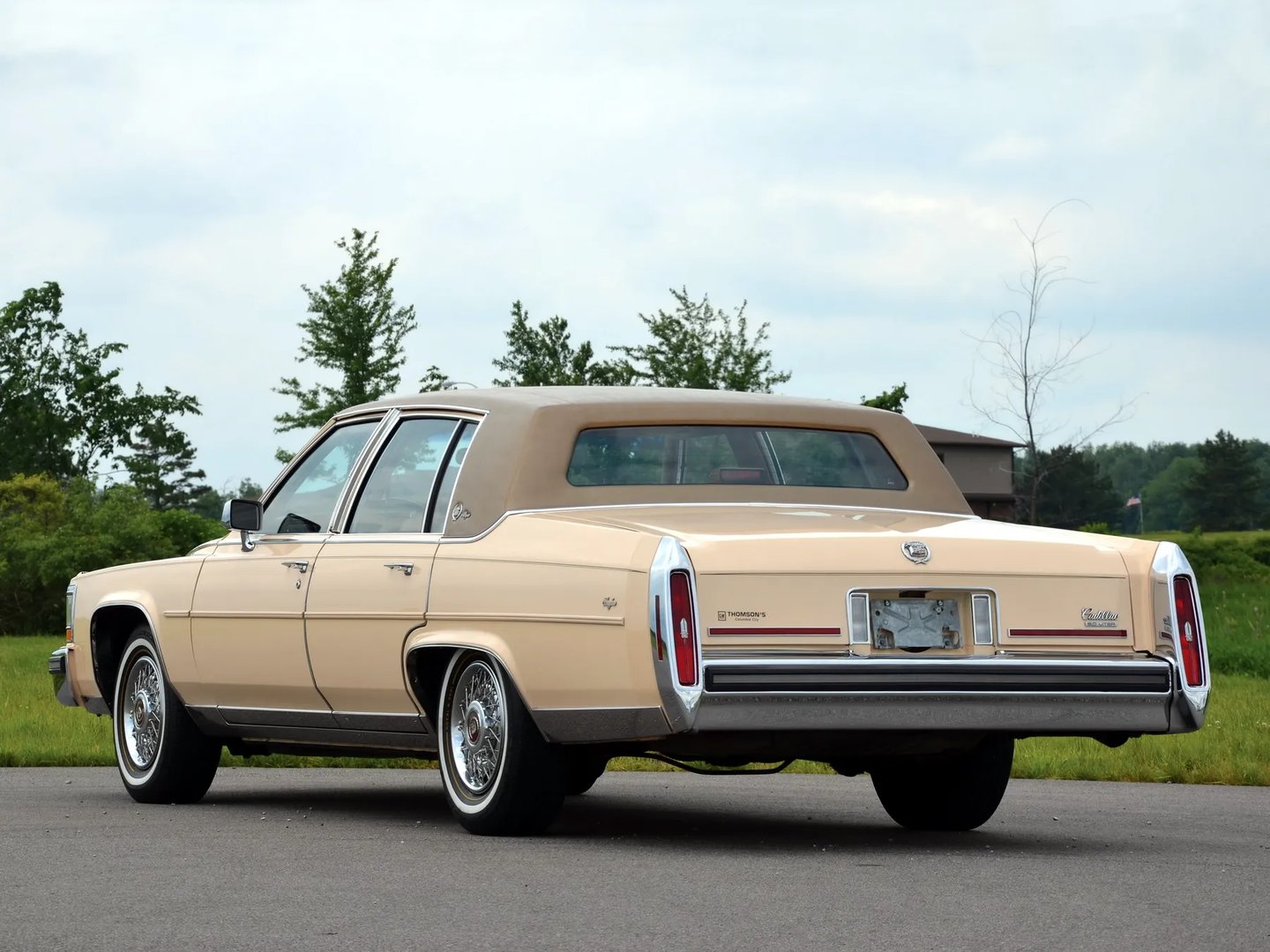 Cadillac_Brougham_1_generation__Sedan__1.jpg