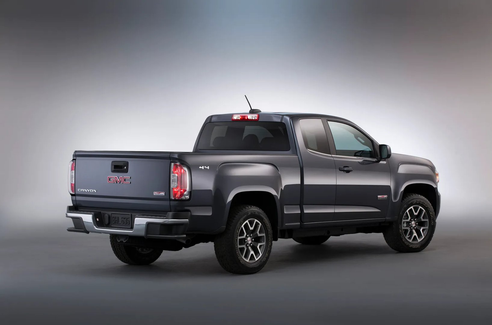 GMC_Canyon_2_generation__Pickup_1.5-cab__1.jpg