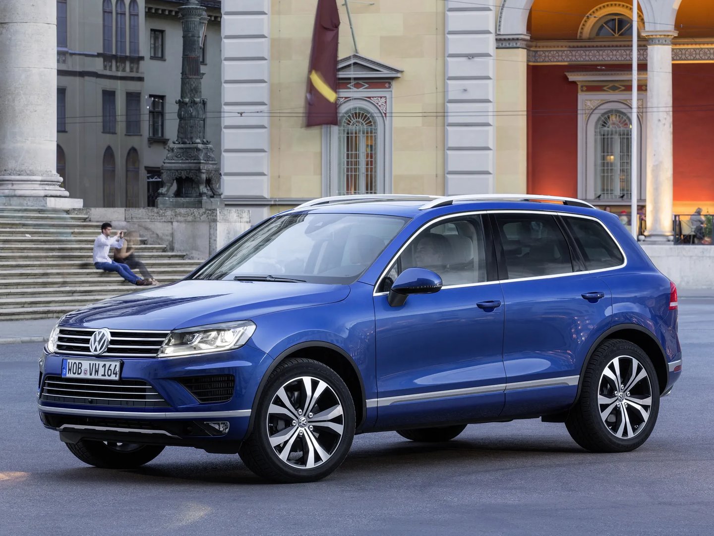 Volkswagen_Touareg_2_generation_restyling__SUV_5-doors__9.jpg