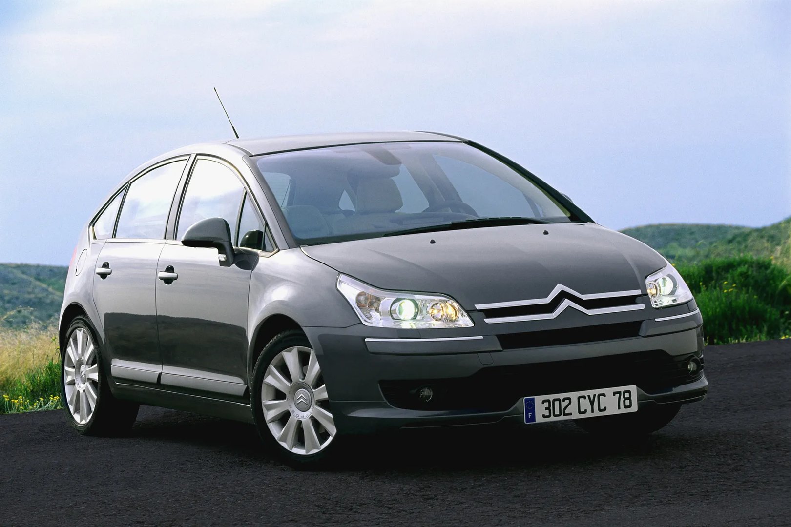 Citroen_C4_1_generation__Hatchback_5-door__3.jpg