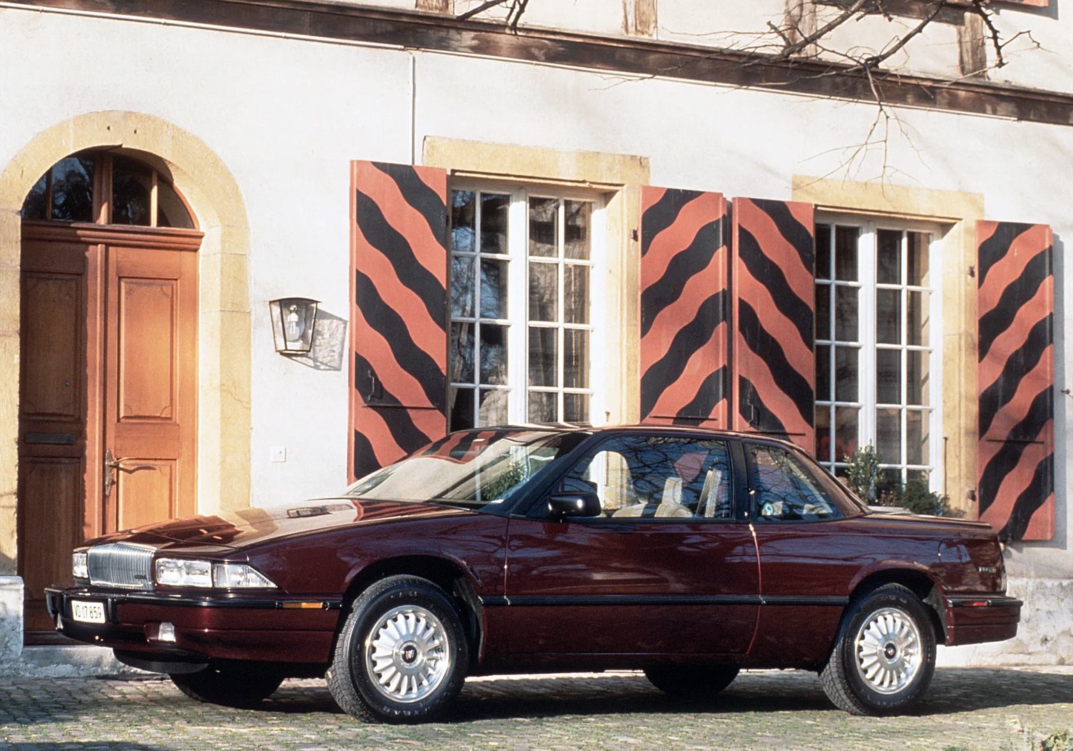 Buick_Regal_3_generation__Coupe__7.jpg