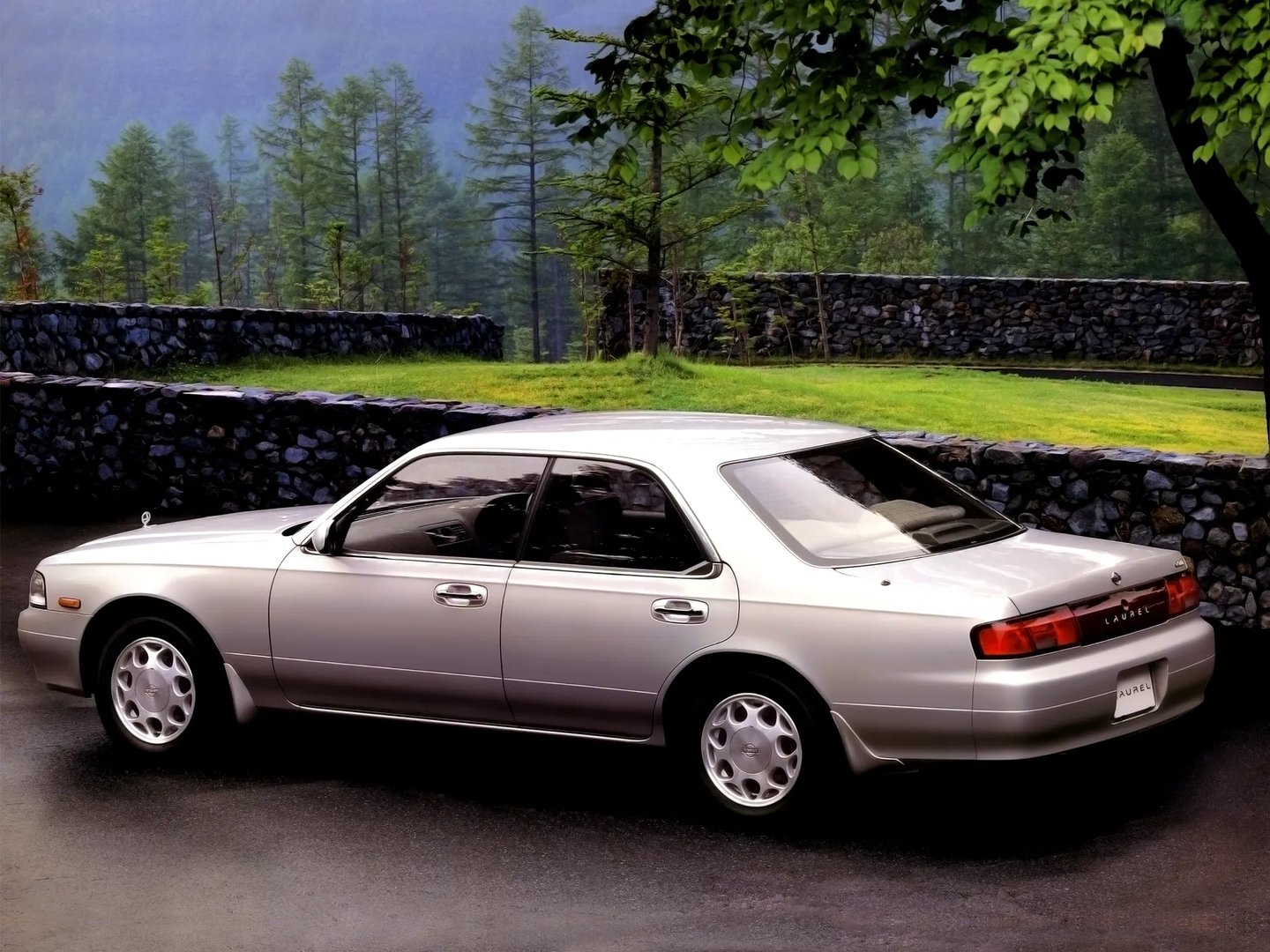 Nissan_Laurel_7_generation__Sedan__6.jpg