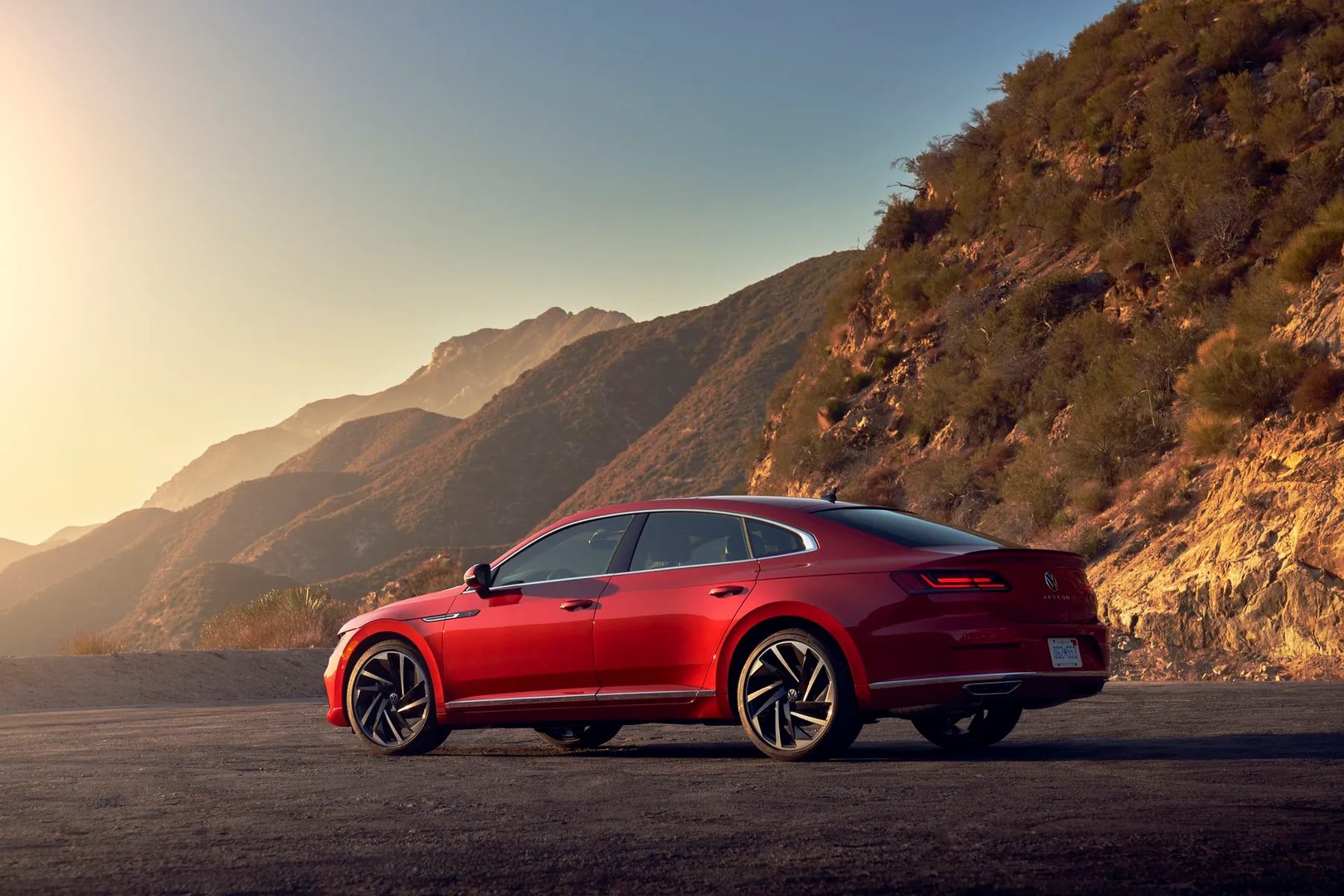 Volkswagen_Arteon_1_generation_restyling__Liftback__2.jpg