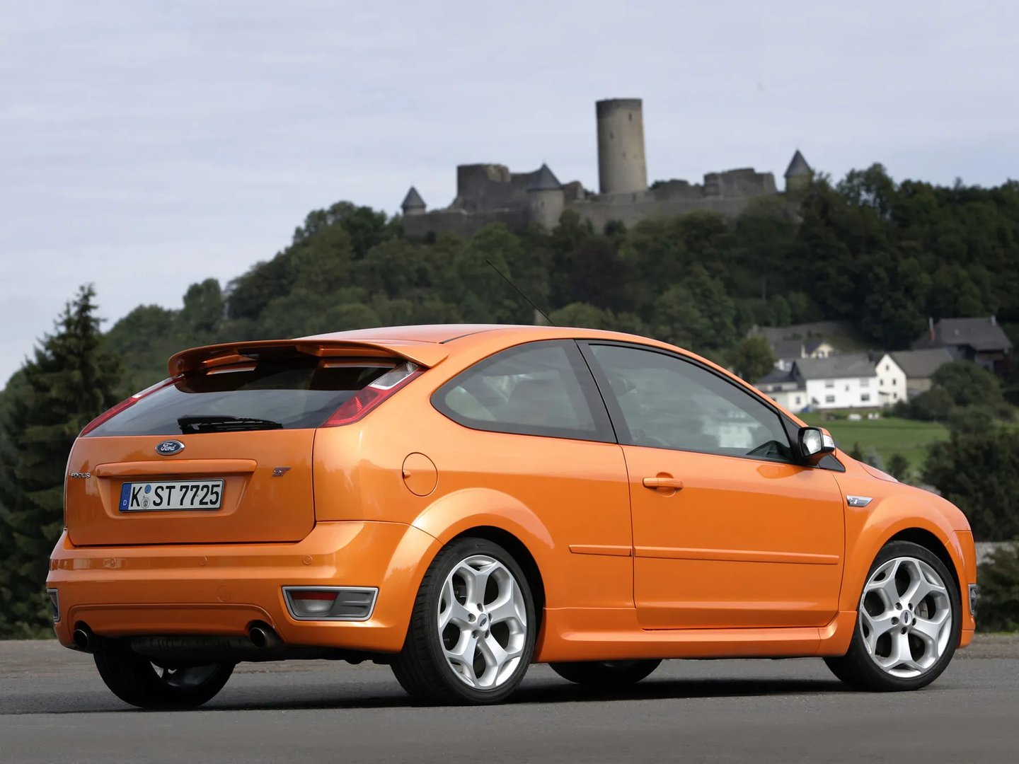 Ford_Focus_ST_2_generation__Hatchback_3-door__3.jpg