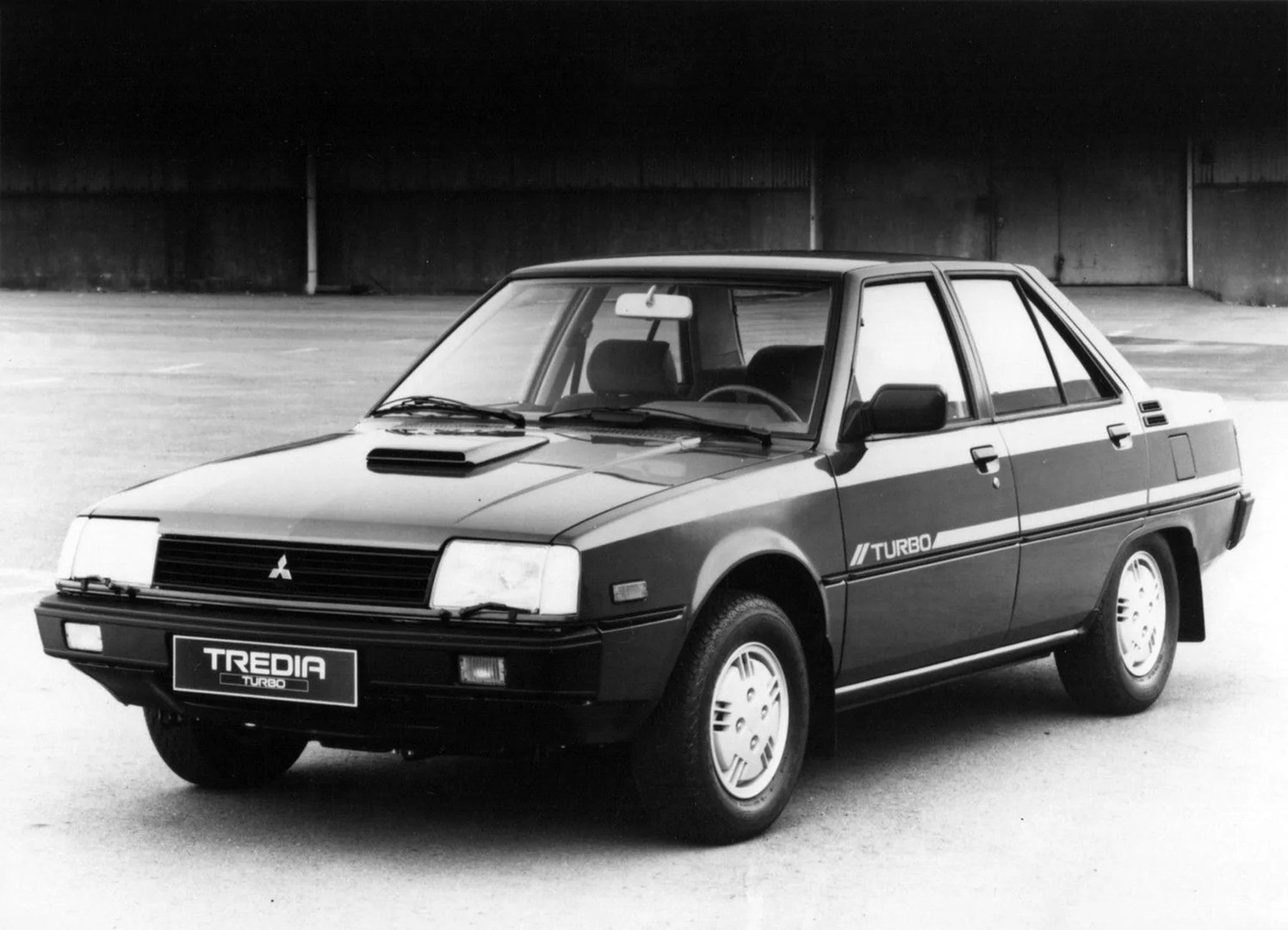 Mitsubishi_Tredia_1_generation__Sedan__6.jpg