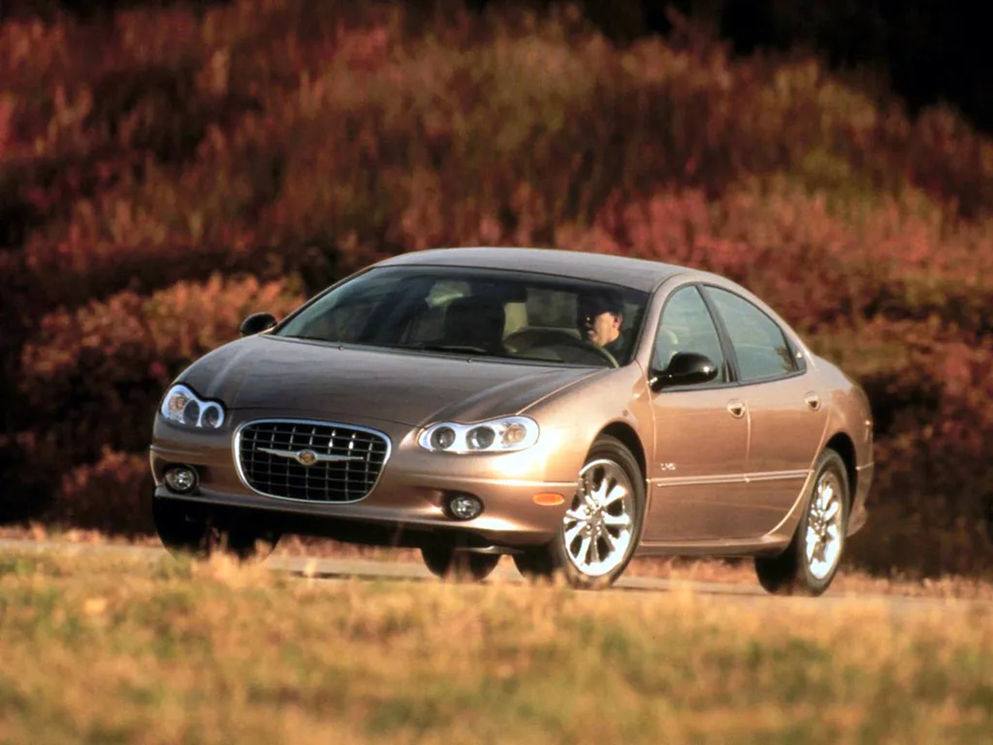 Chrysler_LHS_2_generation__Sedan__4.jpg