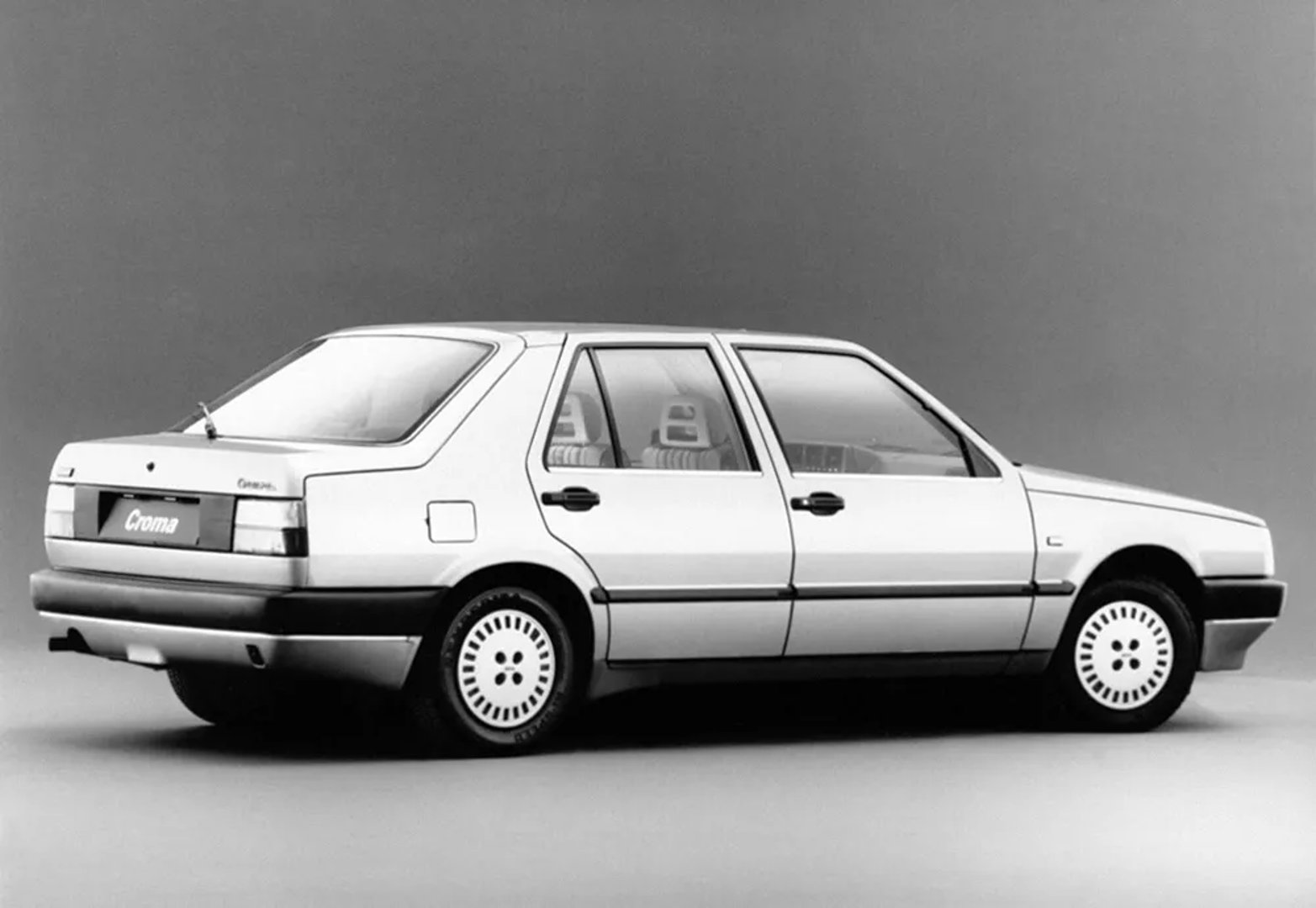 Fiat_Croma_1_generation__Liftback__8.jpg
