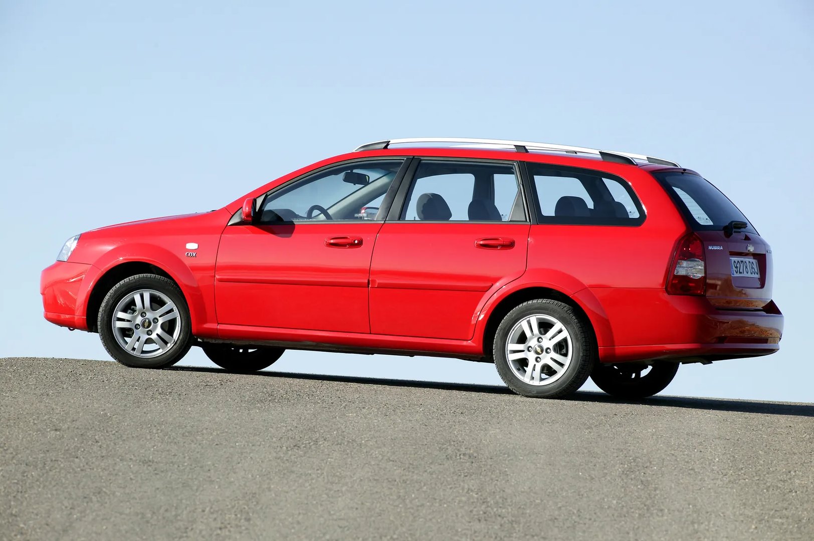 Chevrolet_Nubira_1_generation__Estate_5-door__3.jpg
