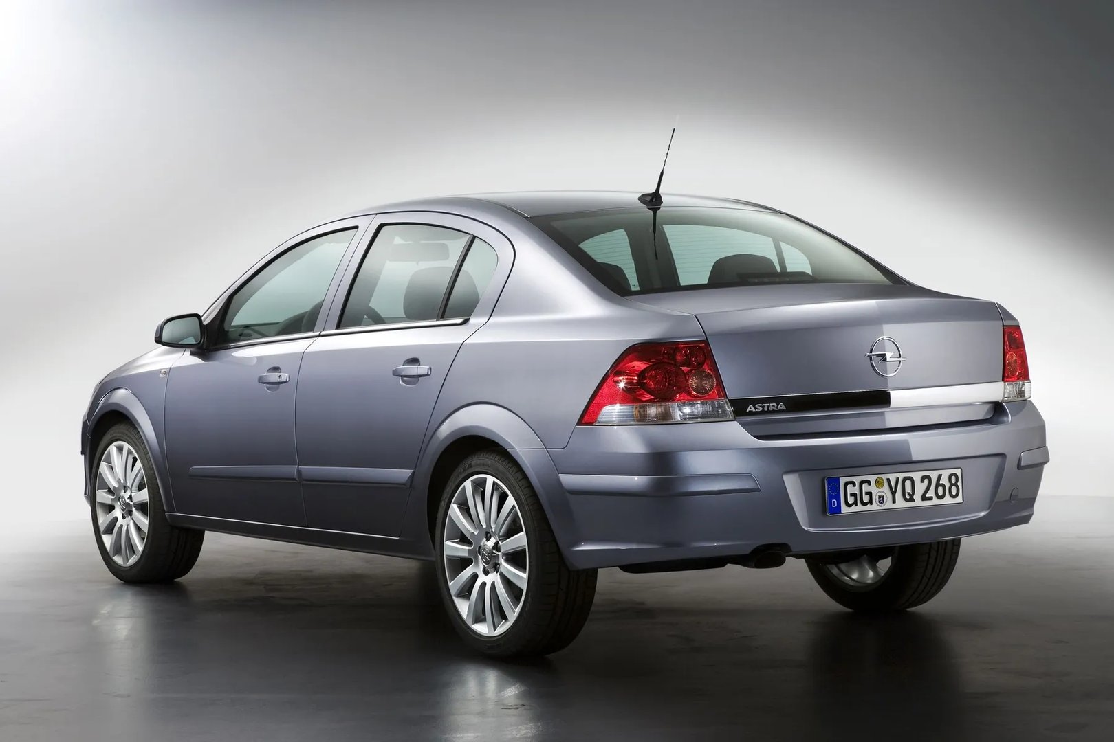 Opel_Astra_4_generation__Sedan__10.jpg