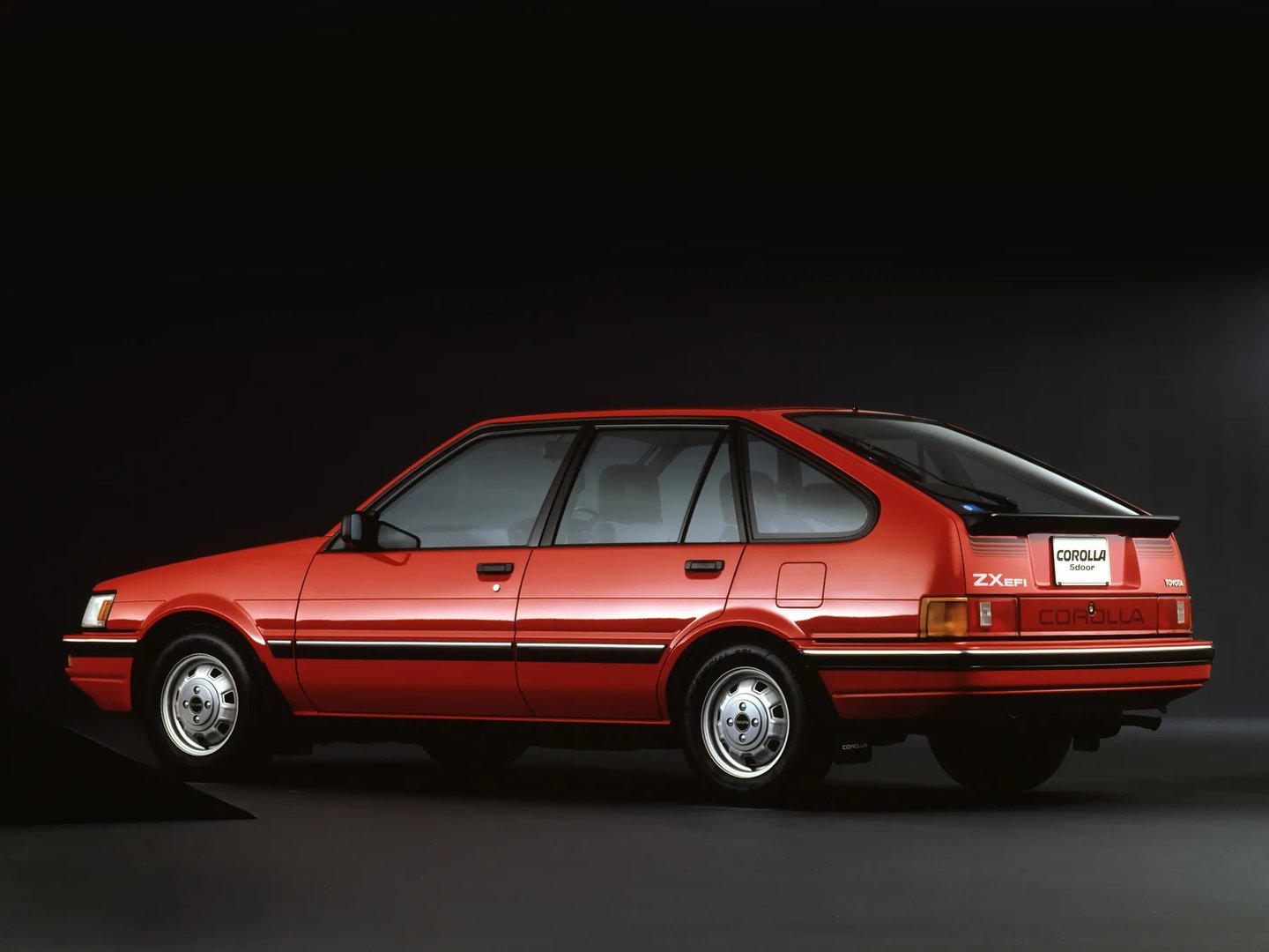 Toyota_Corolla_5_generation__Hatchback_5-door__3.jpg