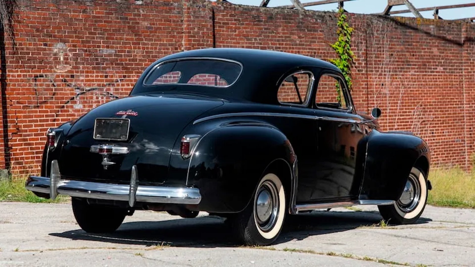 Chrysler_New_Yorker_1_generation__Sedan_2-doors__1.jpg