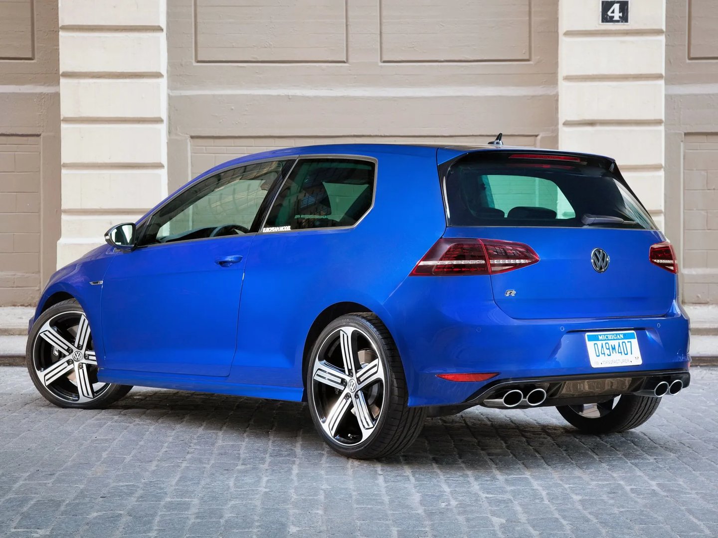 Volkswagen_Golf_R_7_generation__Hatchback_3-door__11.jpg
